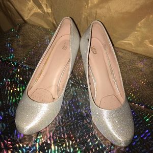 LEFT&RIGHT SPARKLE HEELS SIZE 8